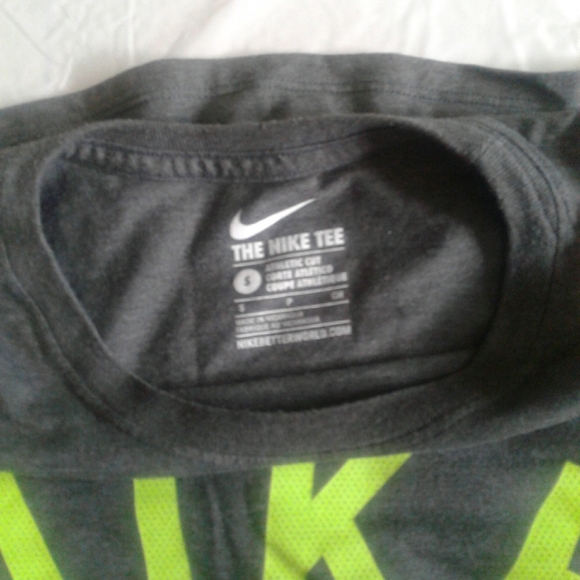 Nike short sleeve t-shirt size men's small - Picture 2 of 6